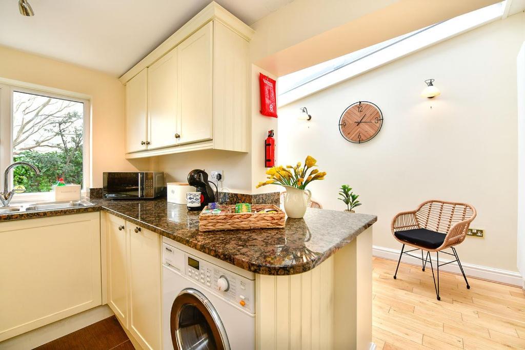 Just Stay Wales - Castle Square Cottage, Mumbles Ngoại thất bức ảnh